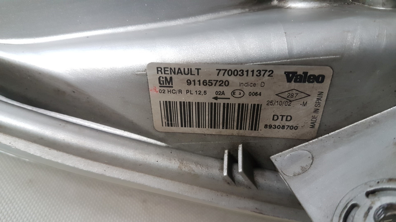 DIJELOVI FAR OPEL VIVARO > 07-14 7700311372