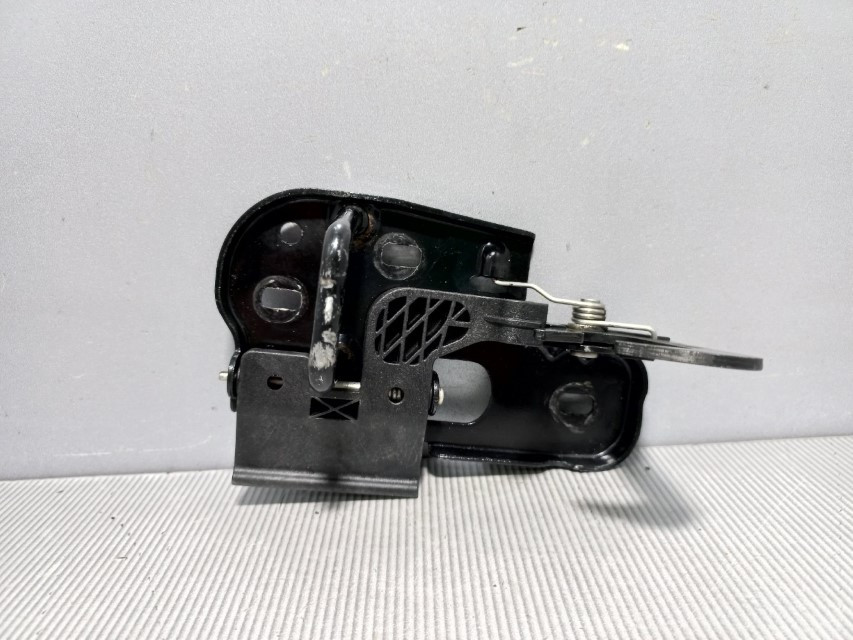 BRAVA HAUBE VW PASSAT B6 > 05-10 3C0823480