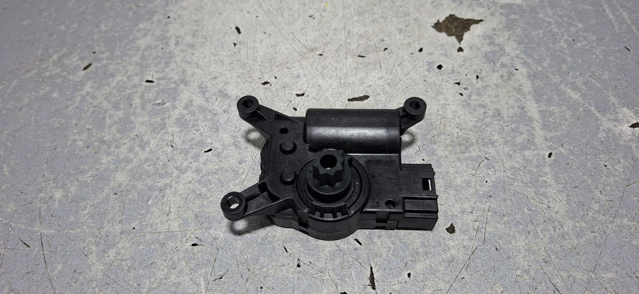 DIJELOVI MOTORIC KLAPNE AUDI Q3 > 11-15 5Q0907511L