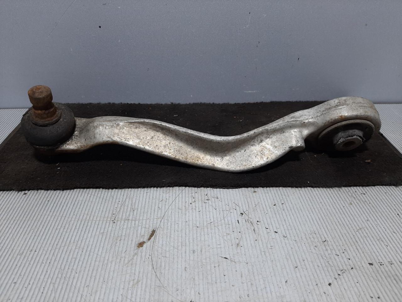 DIJELOVI RAME AUDI A4 > 94-99 4D0407512F