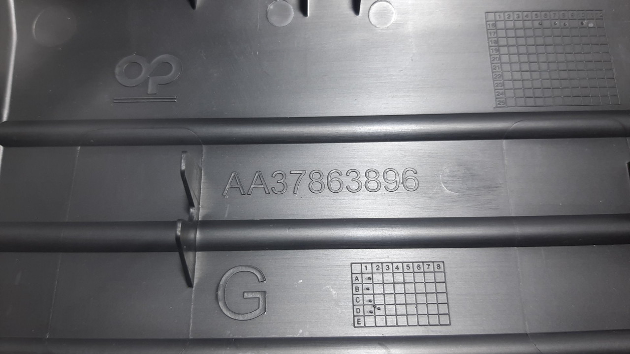 PLASTIKA BRANIKA PEUGEOT 3008 > 13-16 AA37863896