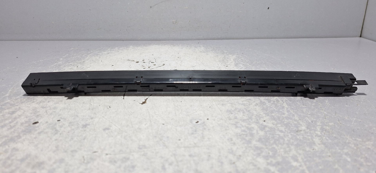 DIJELOVI TRECE STOP SVJETLO SKODA SUPERB > 15-19 1Z5945097A
