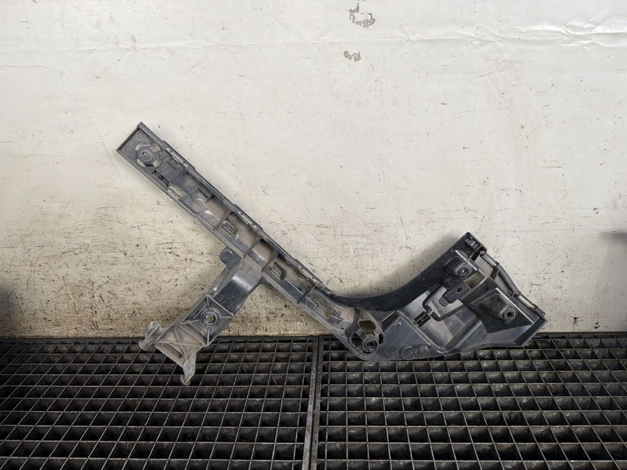 DIJELOVI NOSAC ZADNJEG BRANIKA BMW X1 (F48) > 15-19 2.0 7381119