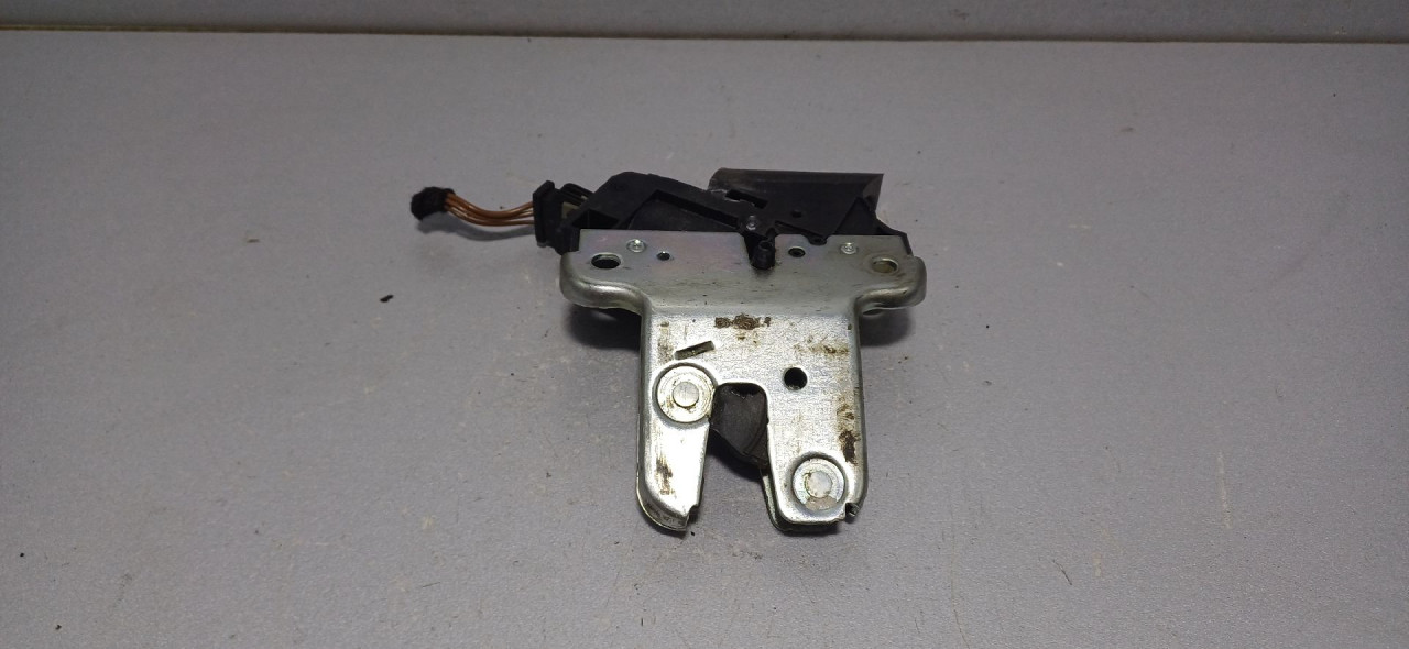 BRAVA GEPEKA VW PASSAT B7 > 10-14 4F5827505D