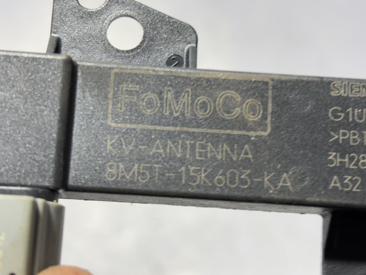 DIJELOVI ANTENA FORD KUGA > 08-12 8M5T15K603KA