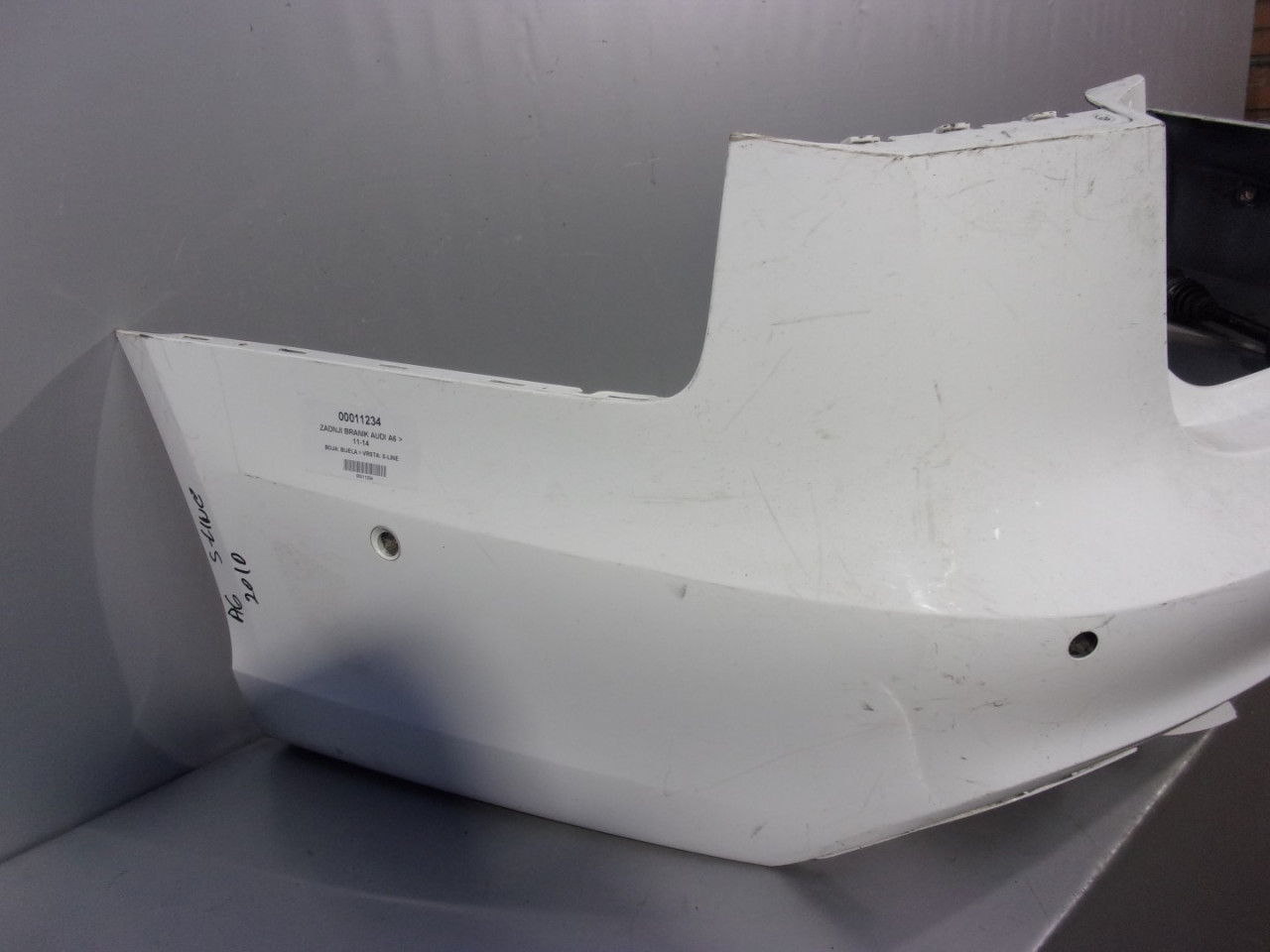 BRANIK AUDI A6 4G > 11-14 AD038010 4G9807511H