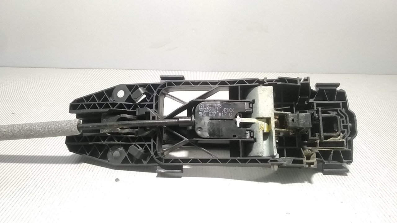 DIJELOVI RUCKA VRATA VW TIGUAN > 11-15 5N0839885H