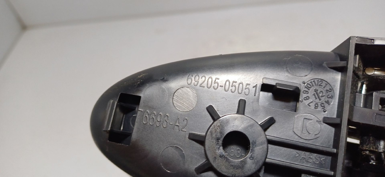 UNUTRASNJA RUCKA VRATA TOYOTA AVENSIS > 11- 6920505051