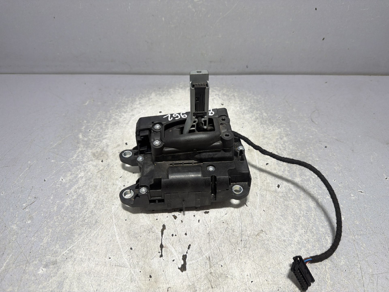 DIJELOVI SALTEBLA AUDI A4 (B9) > 15-18 2.0 8WA713041J