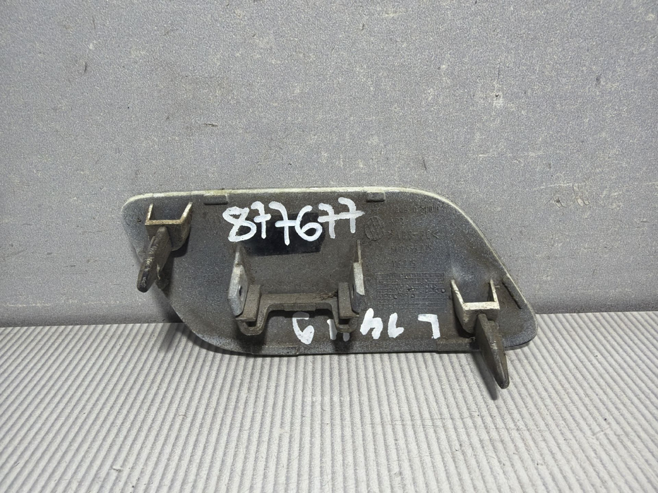 DIJELOVI PLASTIKA BRANIKA AUDI Q3 > 11-15 2.0 8U0955275