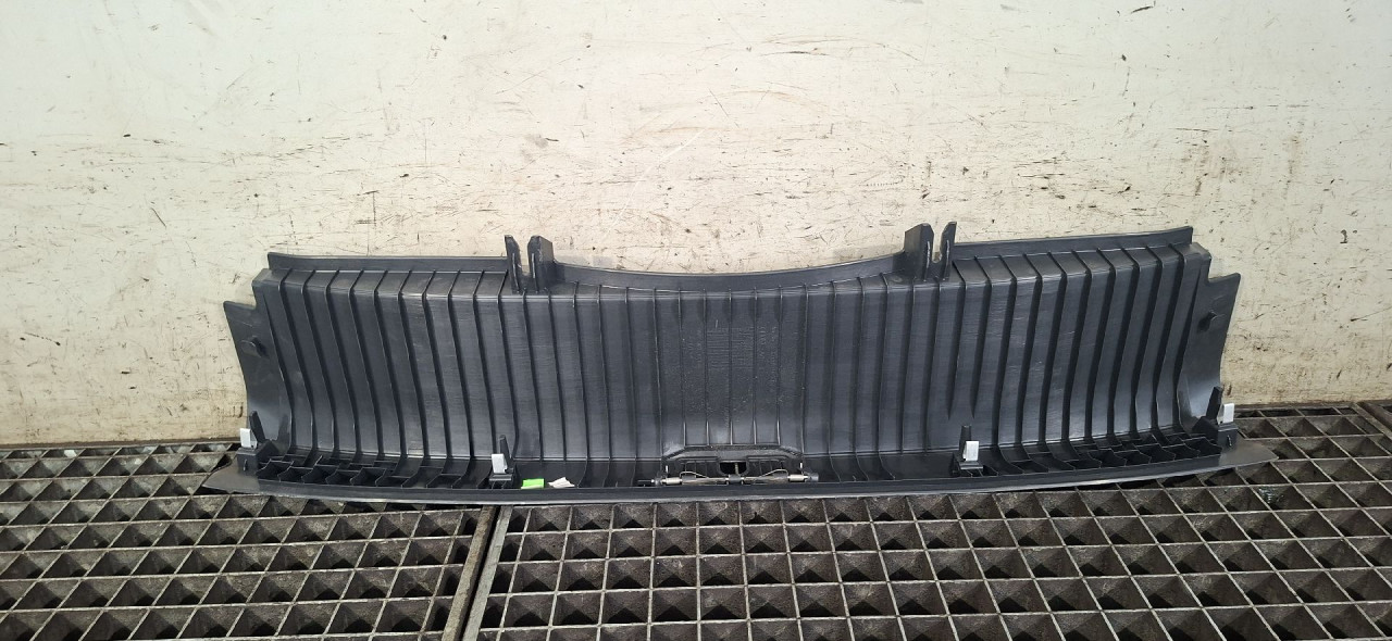 DIJELOVI PLASTIKA AUDI A4 (B9) > 15-18 2.0 8W5863471B