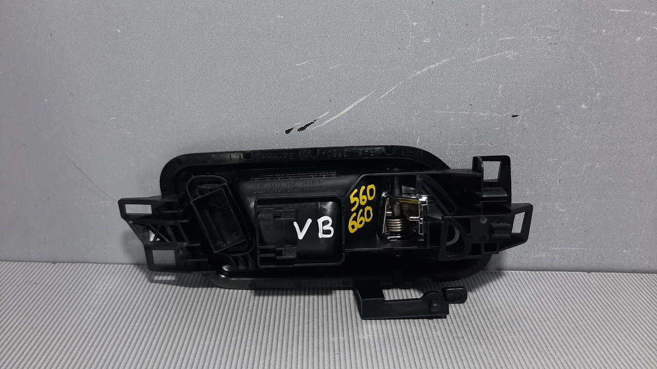 UNUTRASNJA RUCKA VRATA VW AMAROK > 09-16 2H0837113D