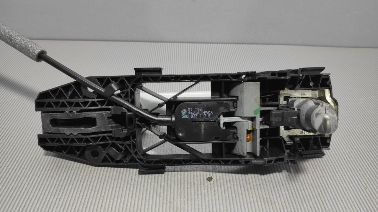 DIJELOVI RUCKA VRATA VW GOLF 6 > 08-12 5N0837885H