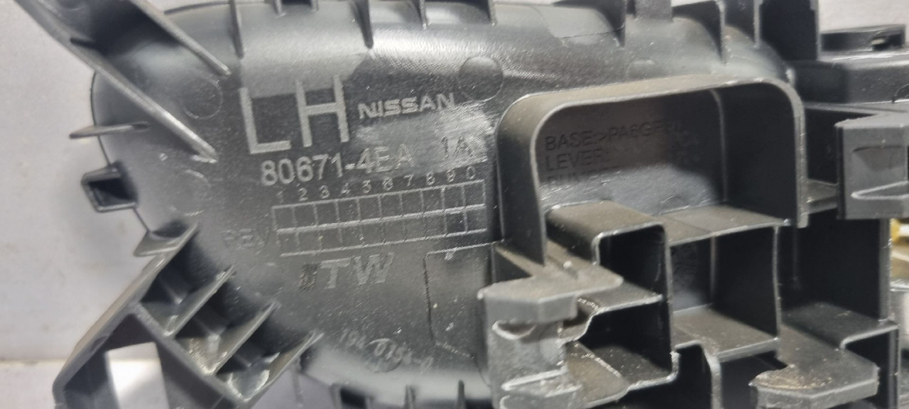 UNUTRASNJA RUCKA VRATA NISSAN QASHQAI > 18-21 806714EA
