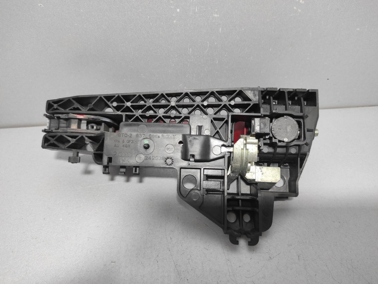 DIJELOVI RUCKA VRATA AUDI Q5 > 08-11 8T0837886A
