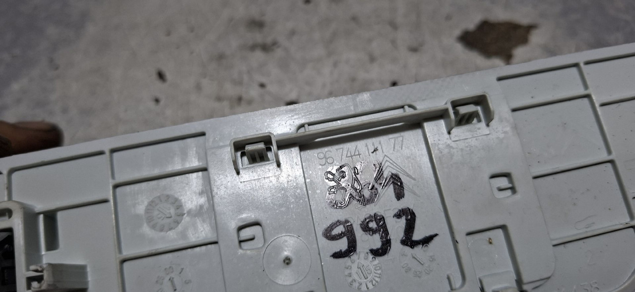 DIJELOVI KROVNA RUCKA PEUGEOT 508 > 14-18 2.0 9674411177