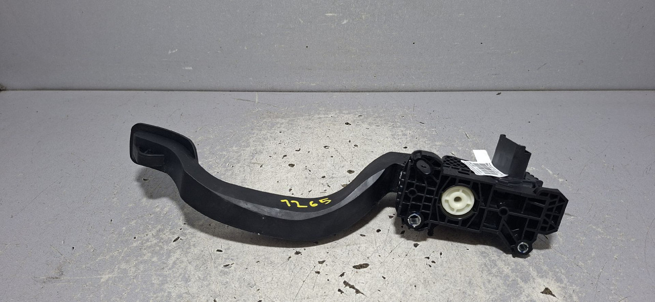 DIJELOVI PAPUCICA GASA OPEL ASTRA L > 22 -  1.2 9843676480