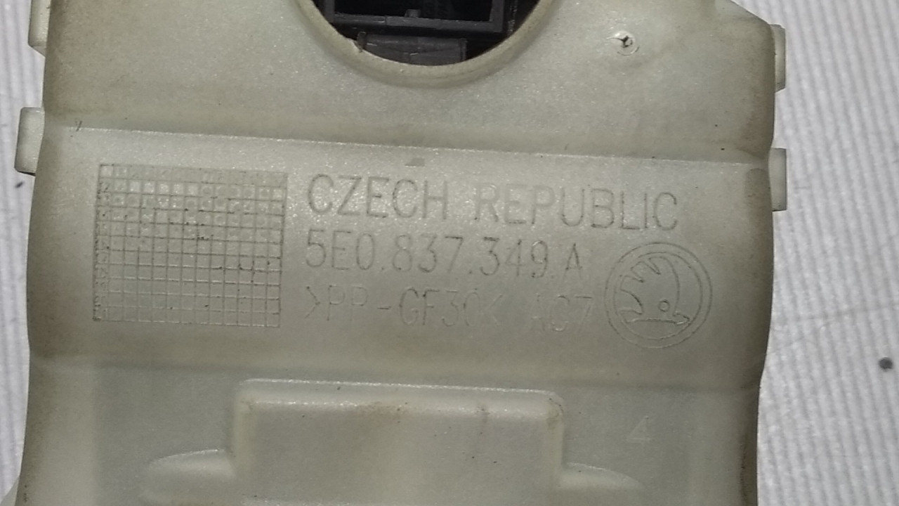 DIJELOVI RUCKA VRATA VW GOLF 7 > 12-16 5E0837349A