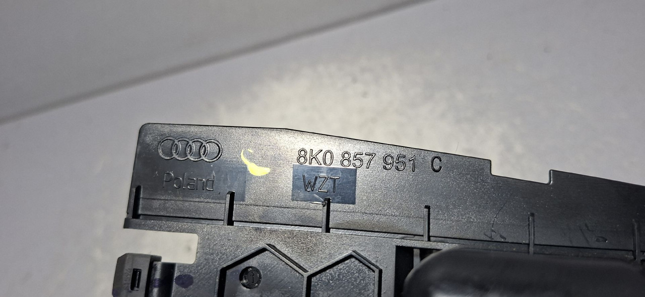 DIJELOVI PEPELJARA AUDI A4 (B8) > 12-15 8K0857951C