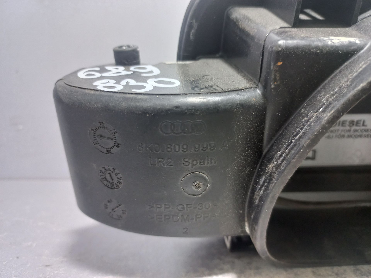 POKLOPAC REZERVOARA AUDI A4 (B8) > 12-15 8K0809999A