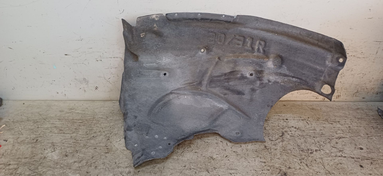 UNUTRASNJI BLATOBRAN BMW SERIJA 3 (F30/F31) > 11-14 009