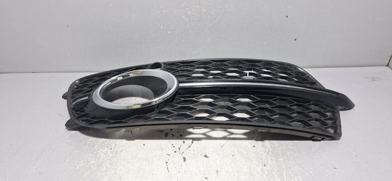 DIJELOVI RESETKA BRANIKA AUDI Q5 > 12-16 8R0807681S