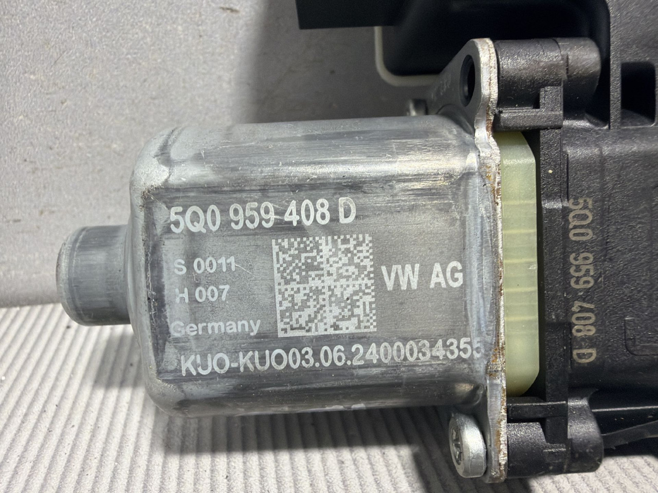 DIJELOVI MOTORIC PODIZACA STAKLA VW POLO > 21- 1.0 5Q0959408D