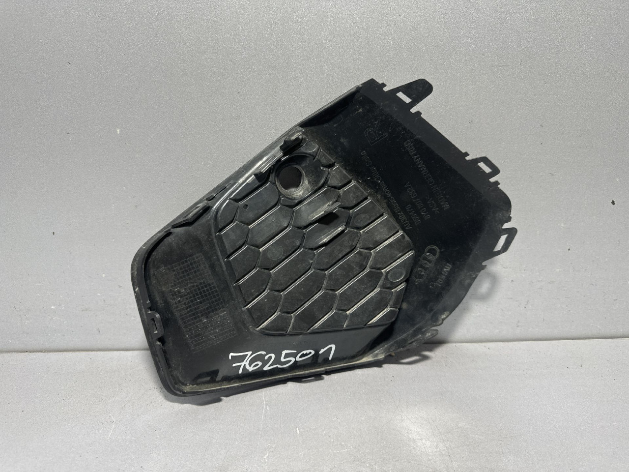 DIJELOVI RESETKA BRANIKA AUDI A3 (8Y) > 20 -  8Y0807682A