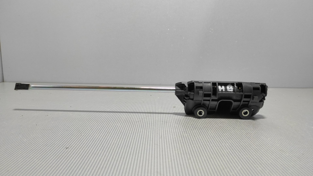 DIJELOVI RUCKA VRATA VW CADDY > 10-15 7H0843642D