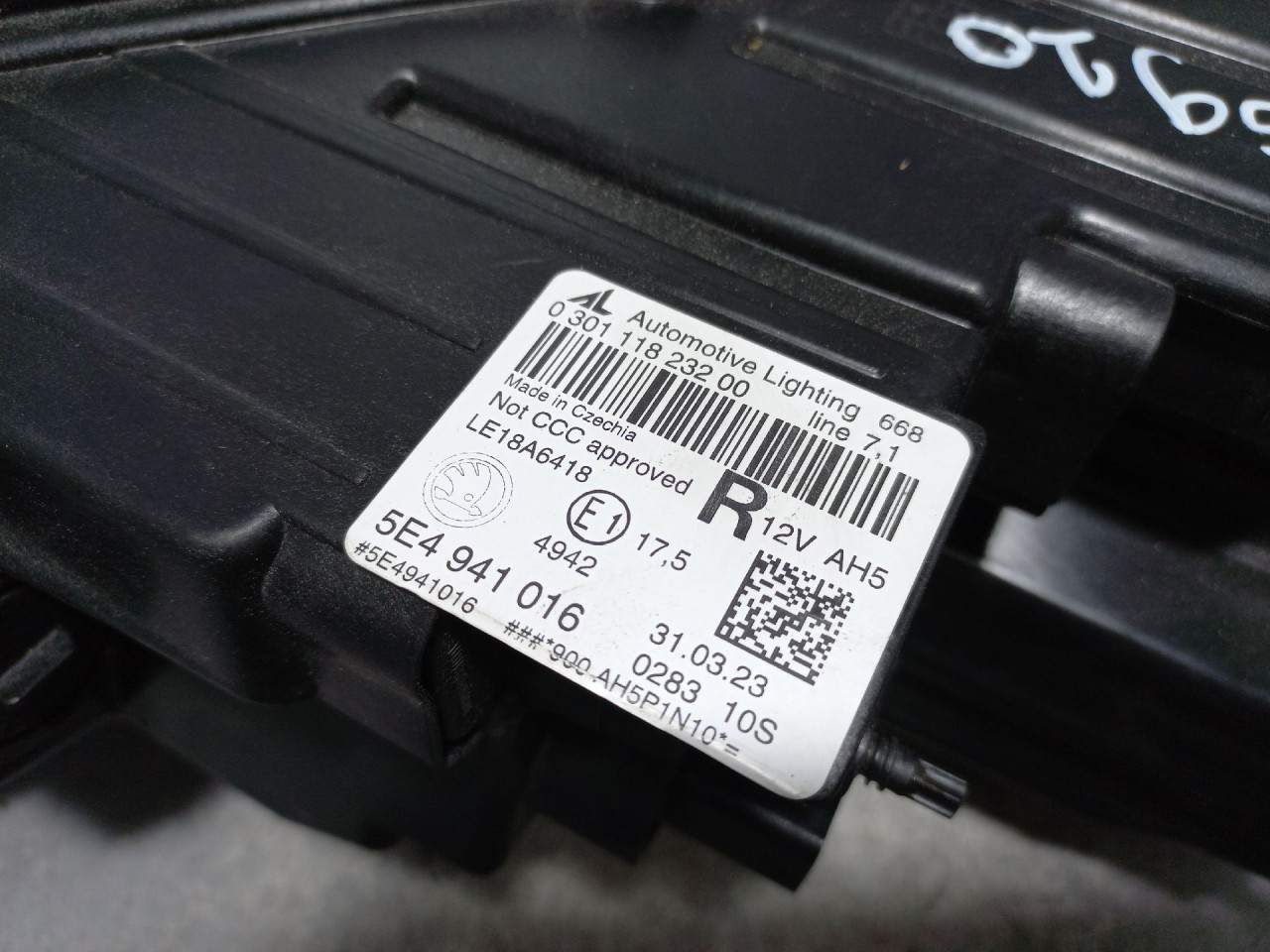 DIJELOVI FAR OSTECEN SKODA OCTAVIA > 19- 5E4941016