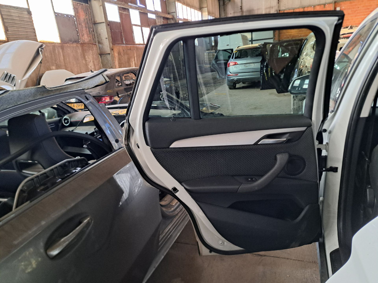DIJELOVI VRATA BMW X1 (F48) > 15-19