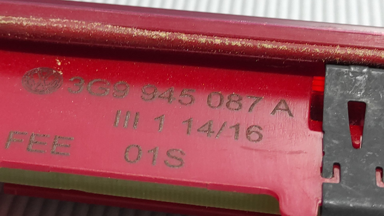 TRECE STOP SVJETLO VW PASSAT B8 > 14- 3G9945087A