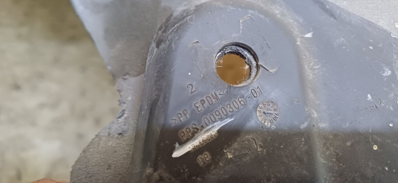 UNUTRASNJI BLATOBRAN BMW SERIJA 3 (F30/F31) > 11-14 009