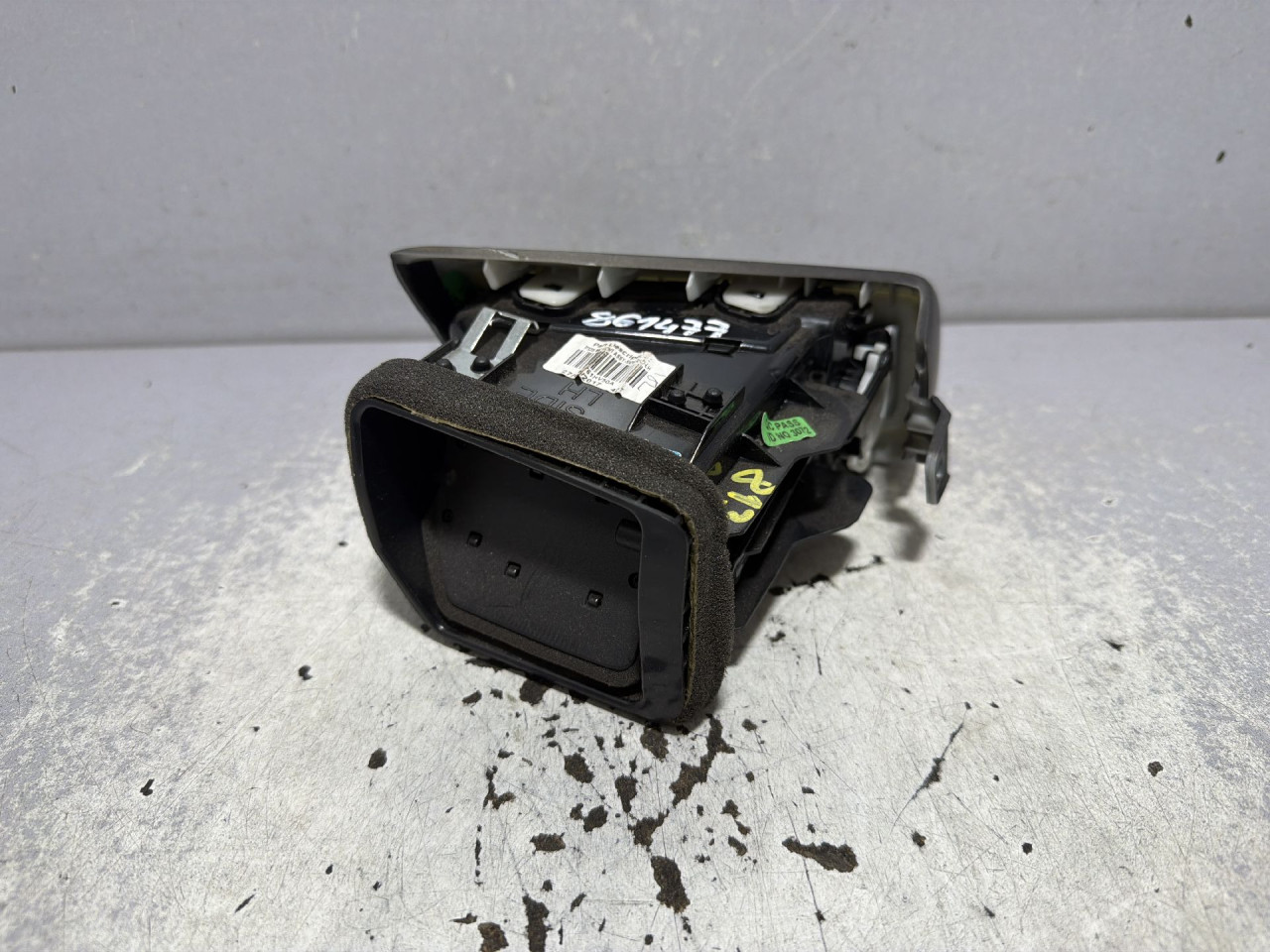 RESETKA VENTILACIJE NISSAN QASHQAI > 17-21 68761HV50A