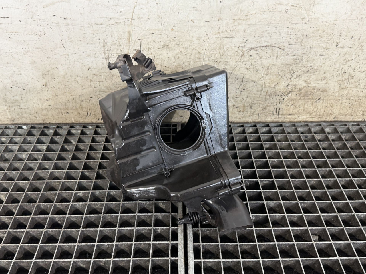 DIJELOVI KUCISTE FILTERA ZRAKA FORD KUGA > 16-19 1.5 BV619C679CB