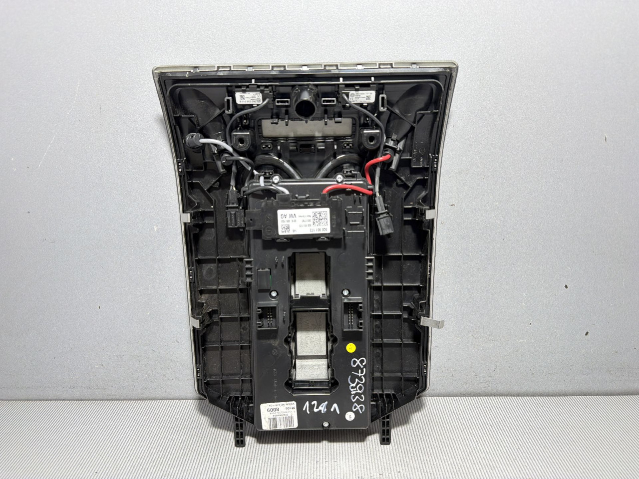 DIJELOVI RASVJETA U KABINI VW TOUAREG > 18- 3.0 760947105N