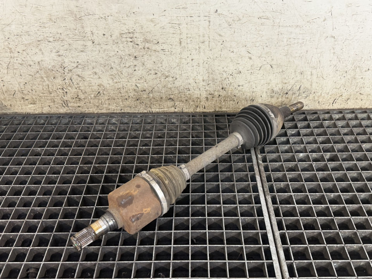 DIJELOVI POLUOSOVINA FORD MONDEO > 14-19 2.0