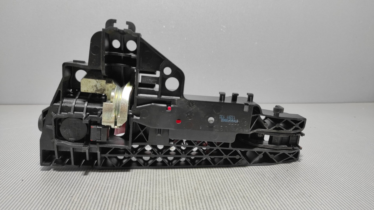 DIJELOVI RUCKA VRATA AUDI Q5 > 12-16 8T0837886B