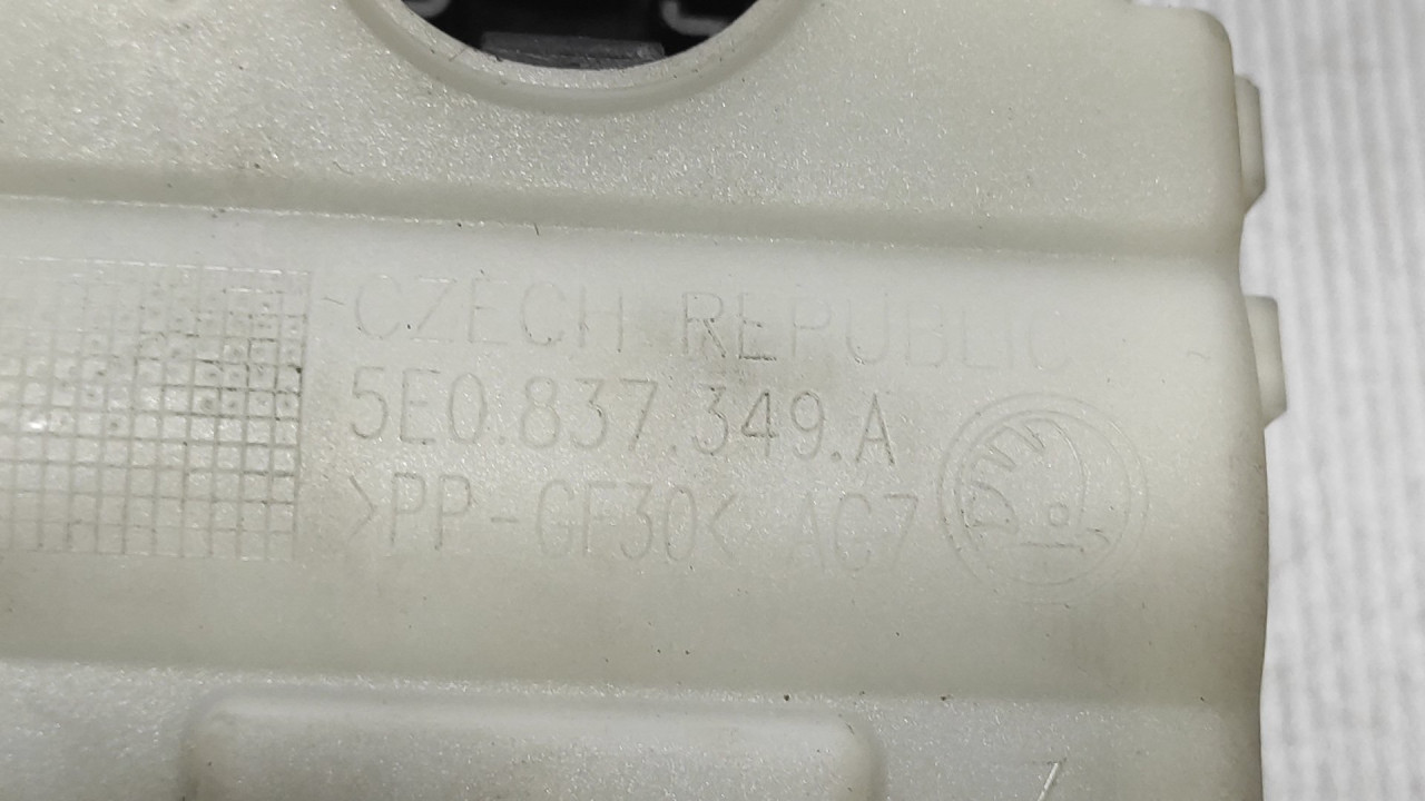 DIJELOVI RUCKA VRATA SKODA FABIA > 14- 5E0837349A