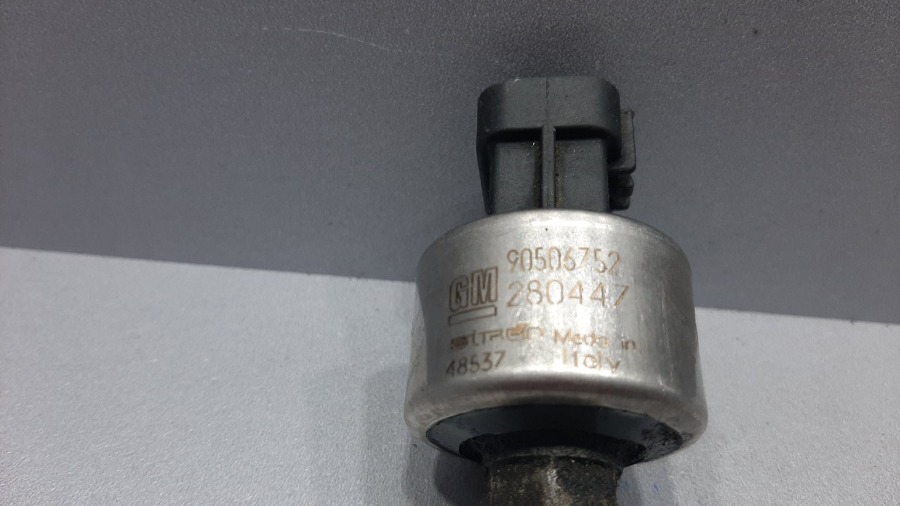 PRESOSTAT KLIME OPEL OMEGA B > 94-99 90506752