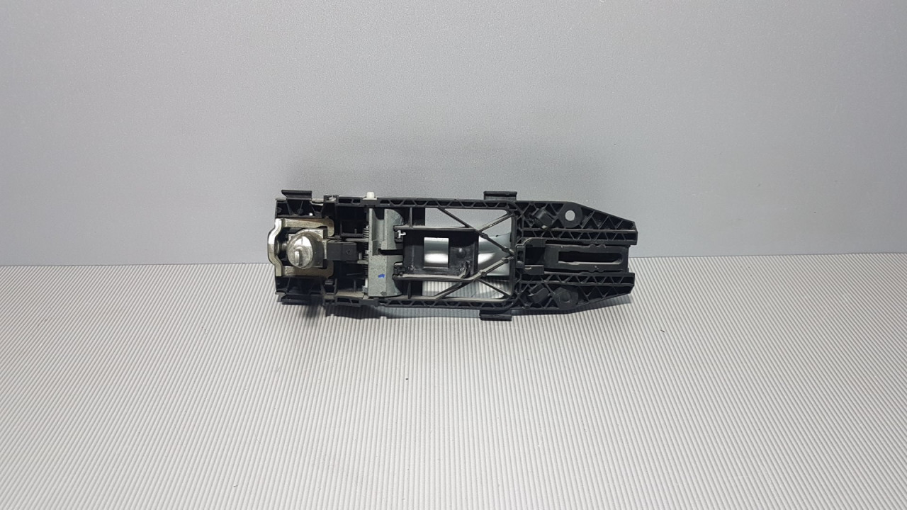 DIJELOVI RUCKA VRATA VW GOLF 7 > 12-16 5N0837885H