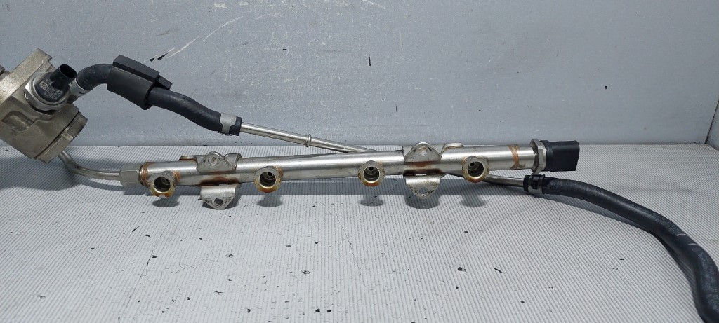 DIJELOVI RAMPA SKODA FABIA > 14- 04E133320D