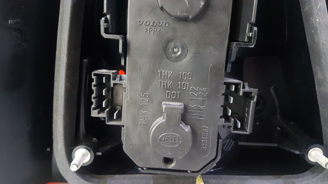STOP SVJETLO VOLVO 940/960 > 91-94 VV036016 3534087