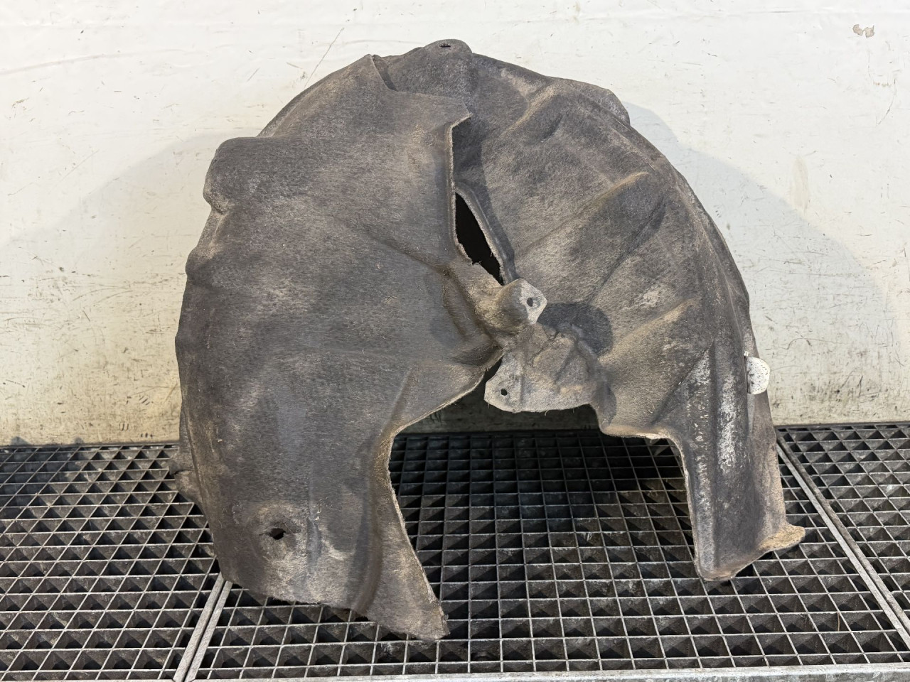 DIJELOVI UNUTRASNJI BLATOBRAN VOLVO XC90 > 19- 2.0 32392138