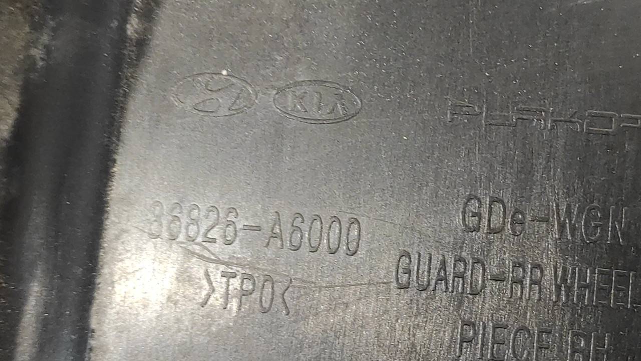 UNUTRASNJI BLATOBRAN HYUNDAI I30 > 12-16  86826-A6000