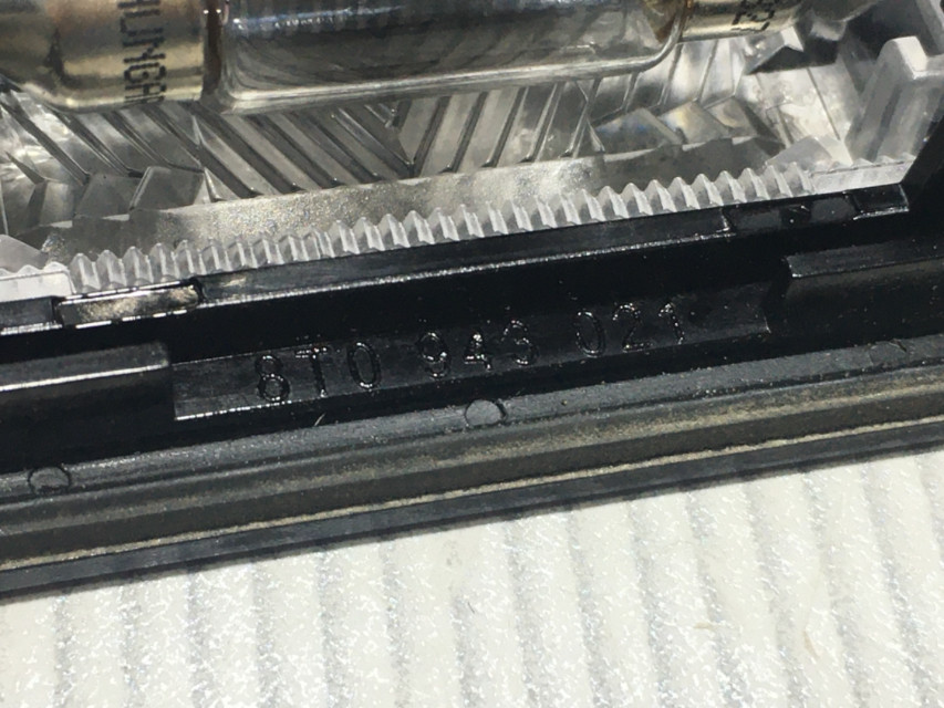DIJELOVI RASVJETA TABLICA AUDI TT (8J) > 06-10 8T0943021