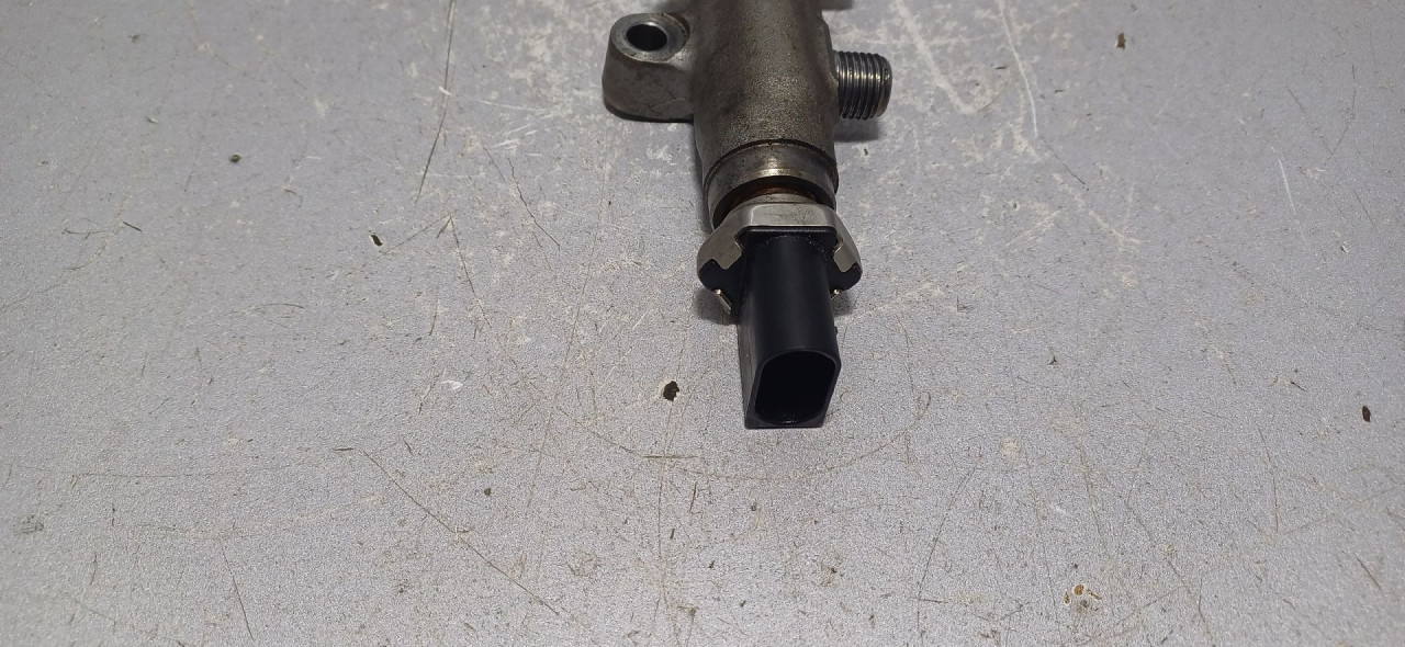 DIJELOVI SENZOR PRITISKA GORIVA VW CRAFTER > 17- 2.0 04L906054E