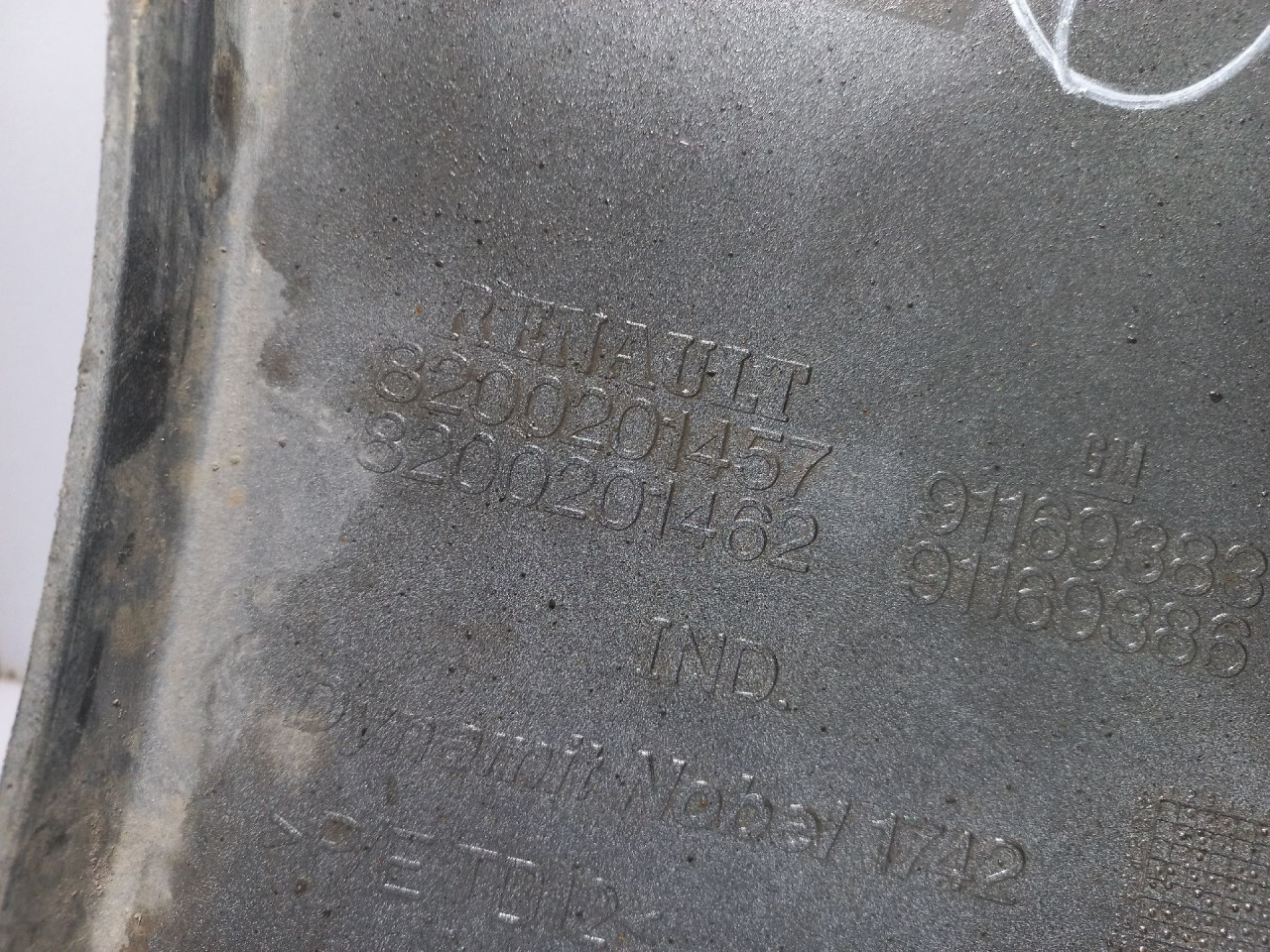 ZADNJI DIO BRANIKA NISSAN PRIMASTAR > 07-15 8200201457