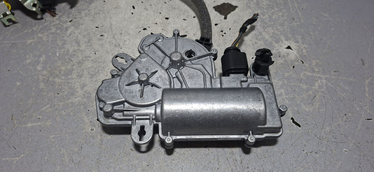 DIJELOVI MOTORIC GEPEKA VW PASSAT B8 > 14-19 2.0 3G0827887B