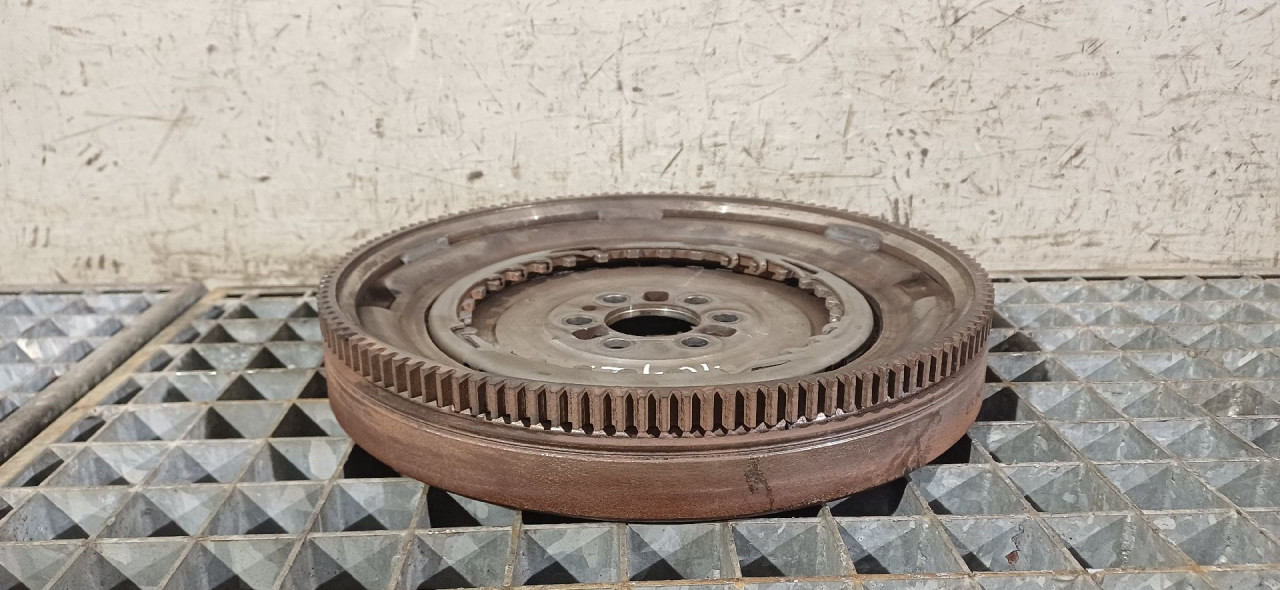 DIJELOVI ZAMAJAC SKODA OCTAVIA > 13-16 03L105266EL